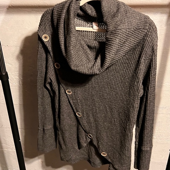 Sweater - Picture 1 of 2